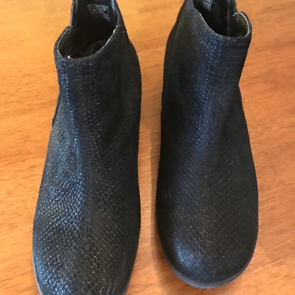 Sketchers Comfy Black Booties - Picture 3 of 7